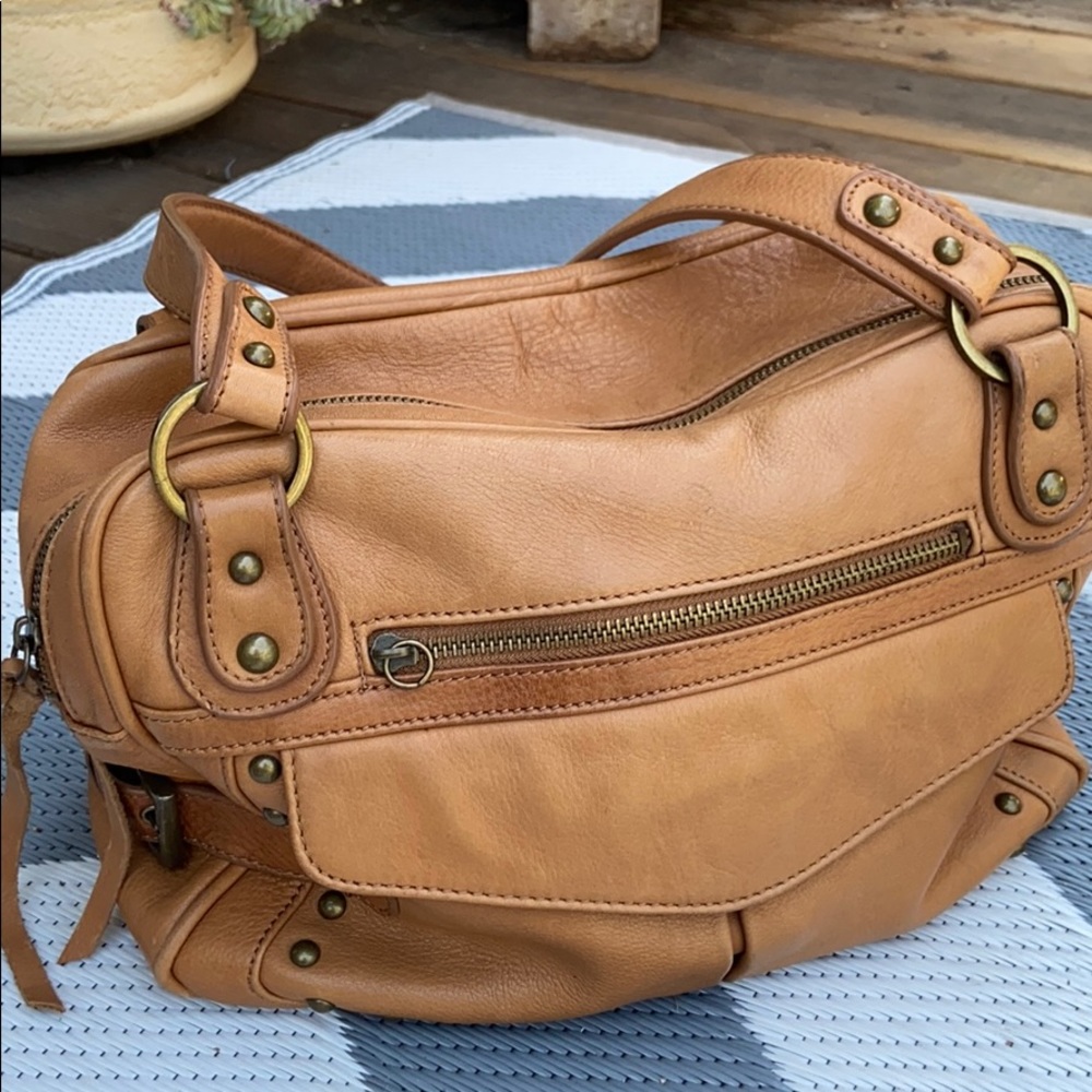 Arturo camel color leather shoulder bag